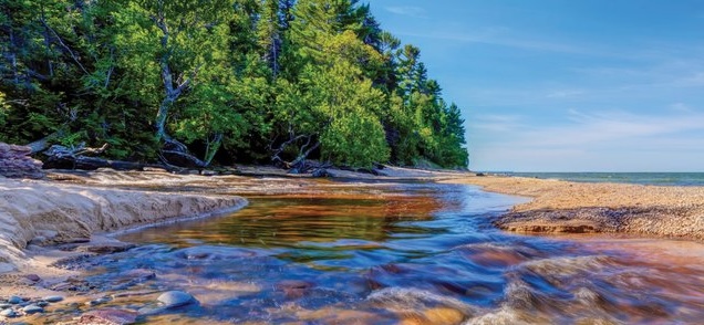 Scenic photo of the shore of Lake Superior.